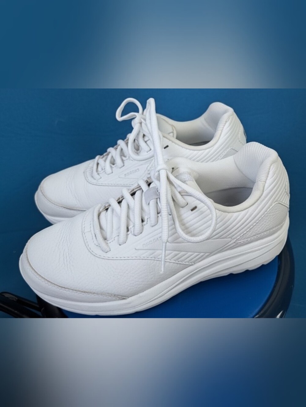 Brooks Addiction walker 2 White Women's Sneakers. Like new in perfect condition